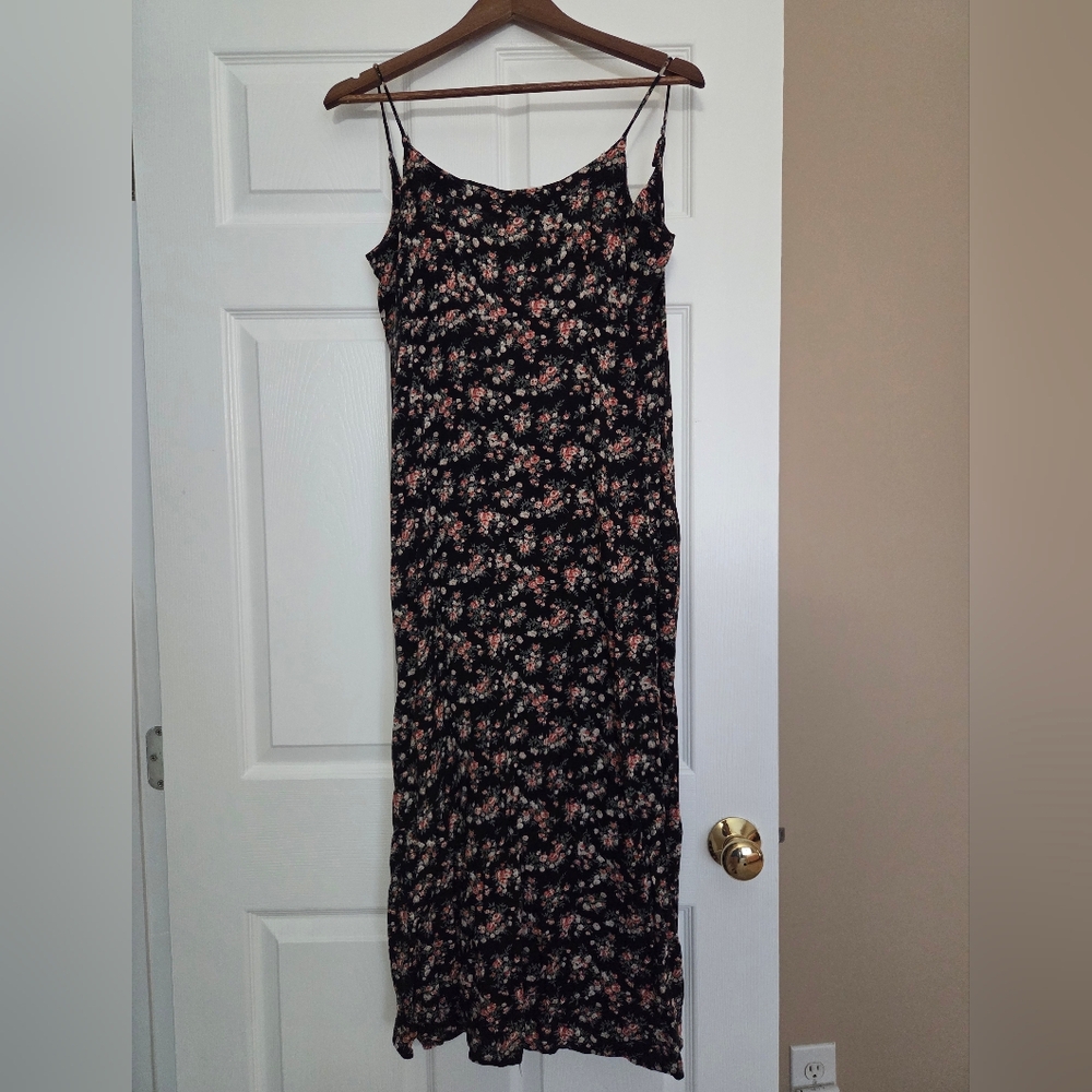Chic Black Floral Maxi Dress
